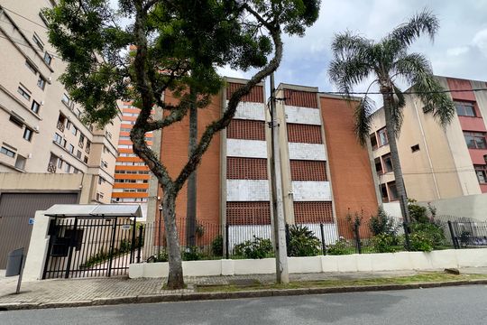 Fachada de apartamento para alugar com 2 quartos, 69m² em Centro, Curitiba