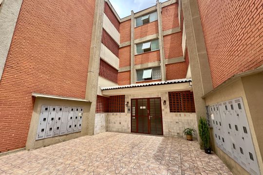 Fachada do bloco de apartamento para alugar com 2 quartos, 69m² em Centro, Curitiba