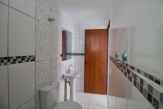 Banheiro de apartamento para alugar com 2 quartos, 69m² em Centro, Curitiba