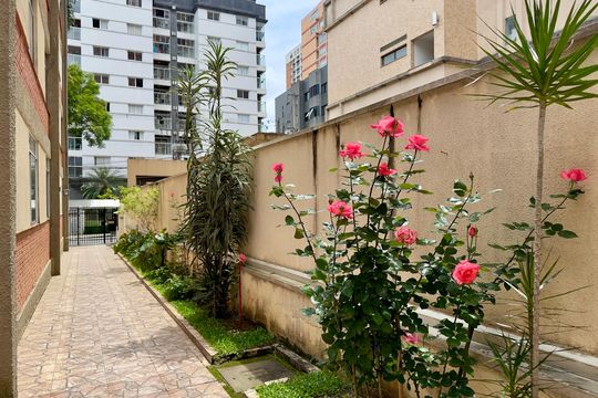 Jardim de apartamento para alugar com 2 quartos, 69m² em Centro, Curitiba