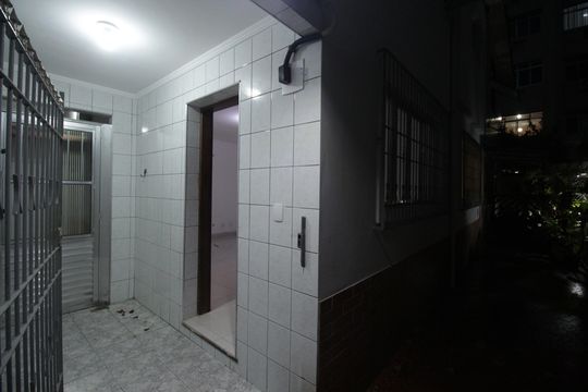 Quintal de casa para alugar com 3 quartos, 106m² em Embaré, Santos