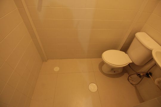 Banheiro de serviço de casa para alugar com 3 quartos, 106m² em Embaré, Santos