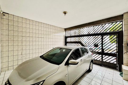 Garagem de casa para alugar com 3 quartos, 350m² em Jardim Belem, São Paulo