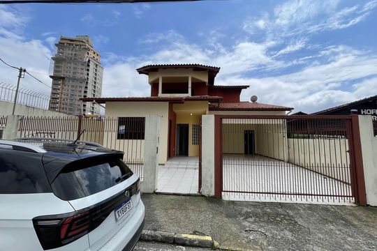 Fachada  de casa para alugar com 4 quartos, 293m² em Passa Vinte, Palhoça