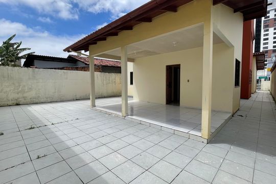 Área interna  de casa para alugar com 4 quartos, 293m² em Passa Vinte, Palhoça