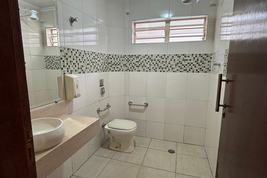 Banheiro de casa para alugar com 2 quartos, 82m² em Vila Clementino, São Paulo