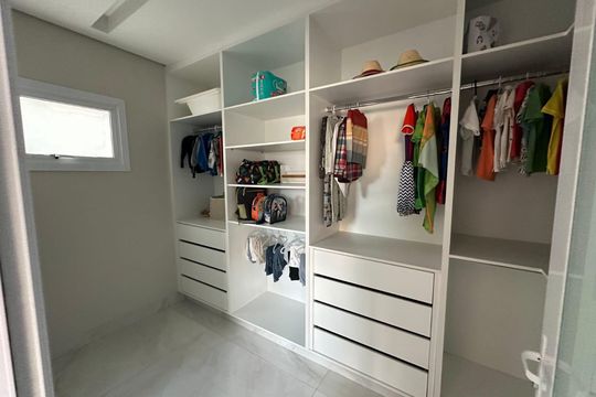 Closet 2 de casa de condomínio à venda com 4 quartos, 394m² em Parque Atheneu, Goiânia