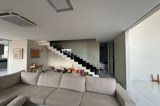 Sala de casa de condomínio à venda com 4 quartos, 394m² em Parque Atheneu, Goiânia