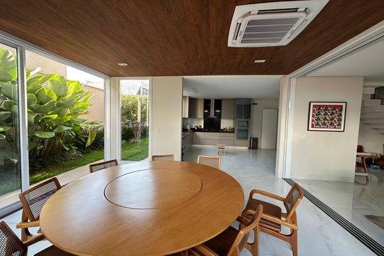 Cozinha de casa de condomínio à venda com 4 quartos, 394m² em Parque Atheneu, Goiânia
