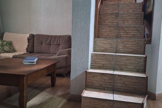 Escadas  de casa para alugar com 3 quartos, 100m² em Santa Monica, Belo Horizonte