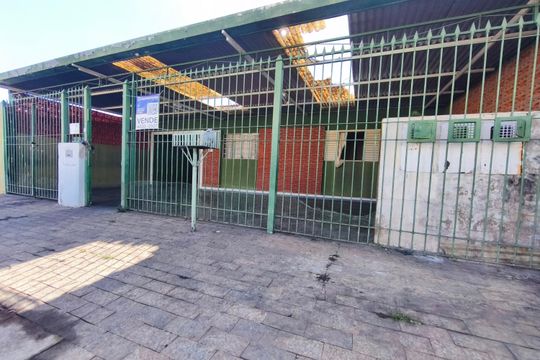 Fachada de casa à venda com 2 quartos, 250m² em Jardim das Bandeiras, Campinas