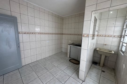 Cozinha de apartamento para alugar com 2 quartos, 60m² em Centro, São Vicente