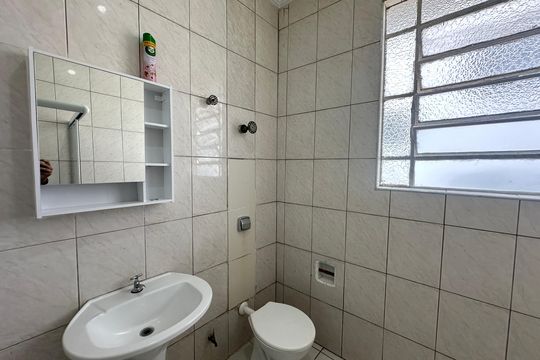Banheiro de apartamento para alugar com 2 quartos, 60m² em Centro, São Vicente