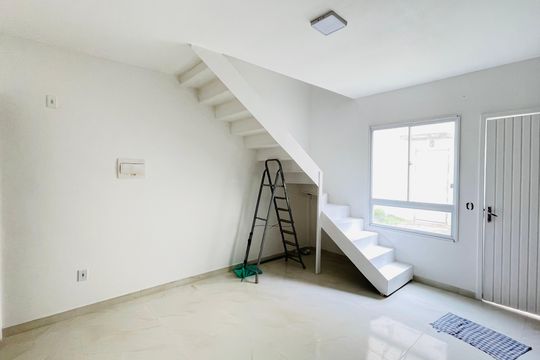Sala de casa de condomínio para alugar com 2 quartos, 50m² em Parque Mirante da Mata, Cotia