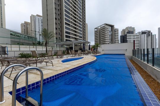 Área comum - Piscina de apartamento à venda com 3 quartos, 230m² em Vila da Serra, Nova Lima