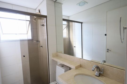 Banheiro de apartamento à venda com 2 quartos, 50m² em Bussocaba, Osasco