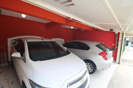 Garagem de casa para alugar com 3 quartos, 117m² em Vila Pita, São Paulo