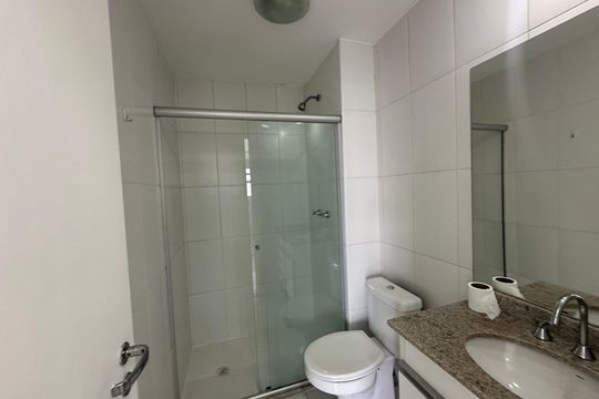 Banheiro da Suíte de apartamento para alugar com 2 quartos, 62m² em Alphaville Industrial, Barueri