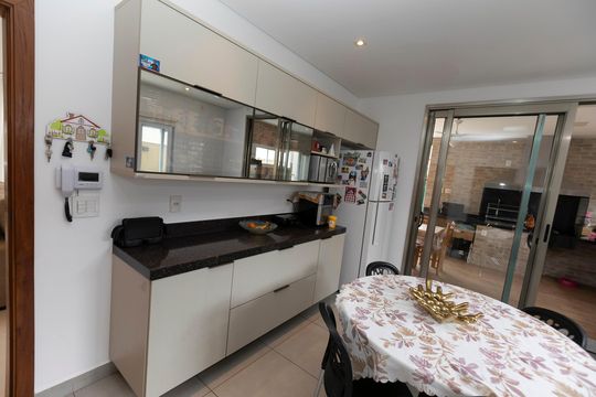 COZINHA de casa de condomínio à venda com 4 quartos, 344m² em Parque Imperador, Campinas