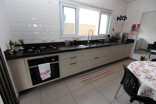 COZINHA de casa de condomínio à venda com 4 quartos, 344m² em Parque Imperador, Campinas