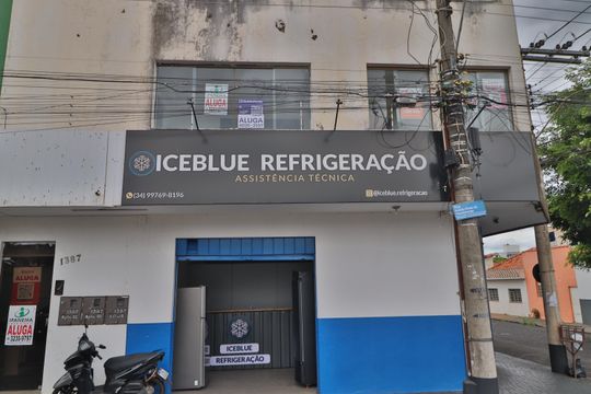 Plaquinha de apartamento para alugar com 3 quartos, 140m² em Nossa Senhora Aparecida, Uberlândia