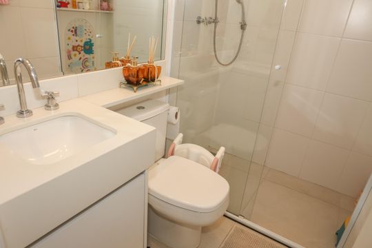 Banheiro Social de apartamento à venda com 2 quartos, 75m² em Lapa, São Paulo