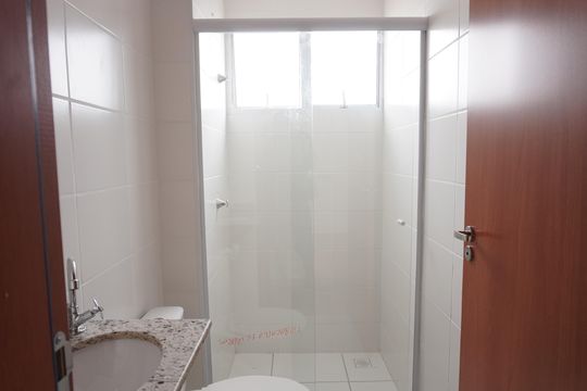 Banheiro de apartamento para alugar com 2 quartos, 42m² em Parque Fehr, São Carlos