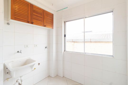 Área de serviço de apartamento para alugar com 2 quartos, 60m² em Presidente Altino, Osasco
