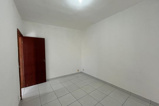 Quarto de casa para alugar com 1 quarto, 45m² em Bento Ribeiro, Rio de Janeiro