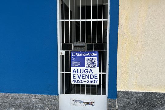 Fachada + placa de casa para alugar com 1 quarto, 45m² em Bento Ribeiro, Rio de Janeiro
