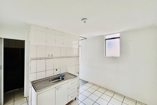 Cozinha de apartamento para alugar com 2 quartos, 57m² em Conjunto Residencial José Bonifácio, São Paulo