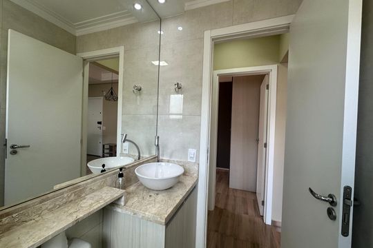 Banheiro de apartamento para alugar com 2 quartos, 51m² em Centro, Barueri
