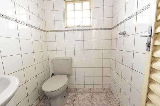 Banheiro 3 de apartamento para alugar com 3 quartos, 240m² em Flamengo, Contagem