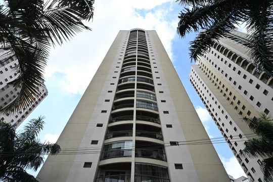 Fachada de apartamento à venda com 3 quartos, 110m² em Chácara Agrindus, Taboão da Serra