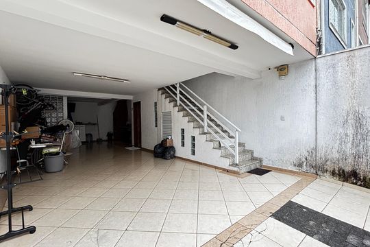 Garagem de casa à venda com 3 quartos, 243m² em Vila Pires, Santo André