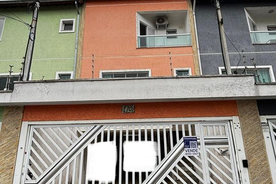 Fachada de casa à venda com 3 quartos, 243m² em Vila Pires, Santo André