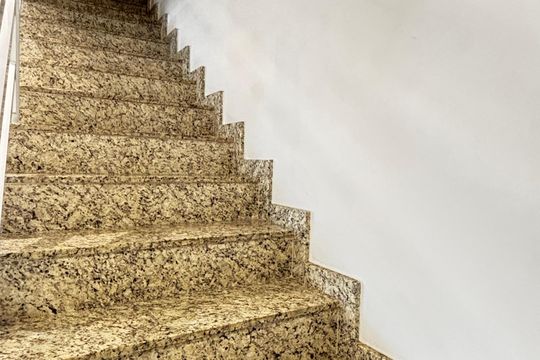 Escada de casa à venda com 3 quartos, 243m² em Vila Pires, Santo André