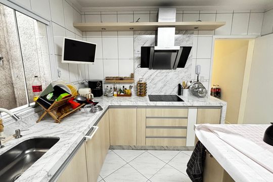 Cozinha de casa à venda com 3 quartos, 243m² em Vila Pires, Santo André