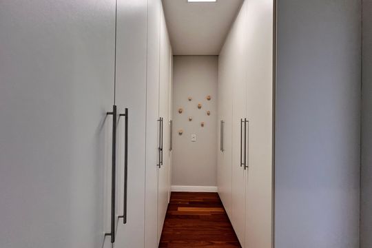 Closet de casa de condomínio à venda com 4 quartos, 400m² em Centro Comercial Jubran, Barueri