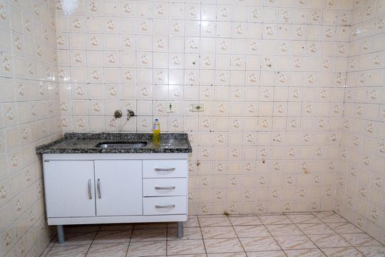 Casa para alugar com 1 quarto, 70m² em Jardim Santo Antonio, São Paulo