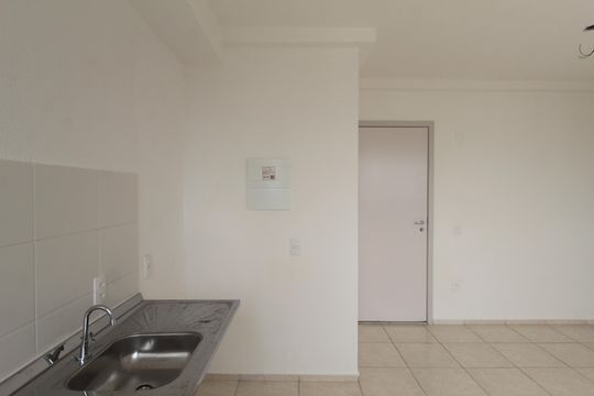 Cozinha e Área de Serviço de apartamento para alugar com 2 quartos, 46m² em Jardim Guanabara, Belo Horizonte