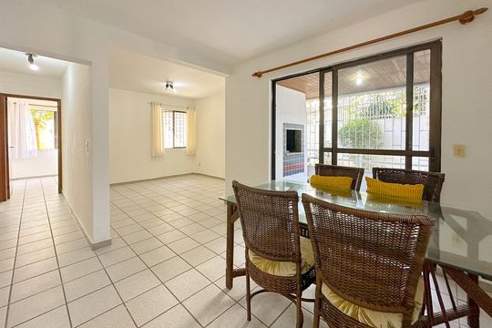 Apartamento para alugar com 3 quartos, 99m² em Canasvieiras, Florianópolis