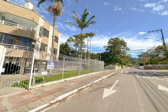 Vista da Rua de apartamento para alugar com 3 quartos, 99m² em Canasvieiras, Florianópolis