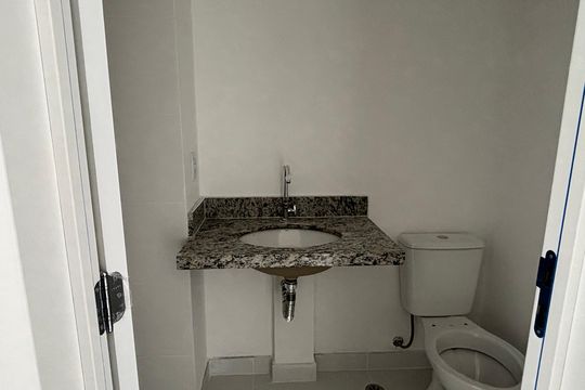 Banheiro de apartamento à venda com 2 quartos, 55m² em Bosque da Saúde, São Paulo