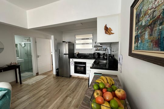 Cozinha de apartamento para alugar com 1 quarto, 50m² em Centro, São Vicente