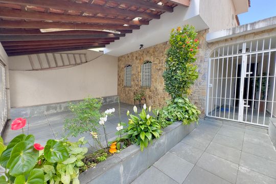 Garagem de casa para alugar com 4 quartos, 171m² em Jardim Santa Mena, Guarulhos