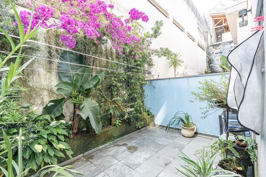 Quintal de casa à venda com 3 quartos, 250m² em Vila Brasilio Machado, São Paulo