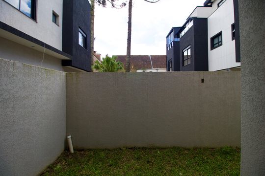Quintal de casa à venda com 4 quartos, 140m² em Cajuru, Curitiba
