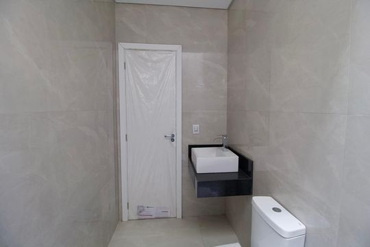 Banheiro de casa à venda com 4 quartos, 140m² em Cajuru, Curitiba