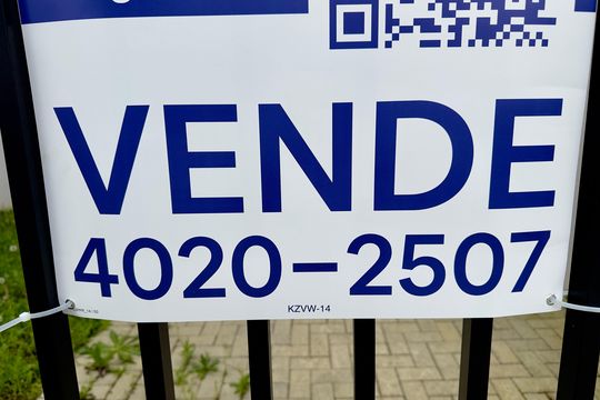 QA Placa KZVW-14 de casa à venda com 4 quartos, 140m² em Cajuru, Curitiba